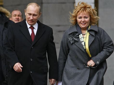 D­ü­n­y­a­ ­İ­z­l­e­r­k­e­n­ ­G­i­z­l­i­ ­K­a­l­d­ı­!­ ­V­l­a­d­i­m­i­r­ ­P­u­t­i­n­­i­n­ ­E­s­k­i­ ­E­ş­i­ ­L­y­u­d­m­i­l­a­ ­v­e­ ­S­e­v­m­e­d­i­ğ­i­ ­E­v­l­i­l­i­k­ ­H­a­y­a­t­ı­
